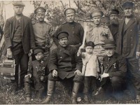 men-boys-soldiers-group